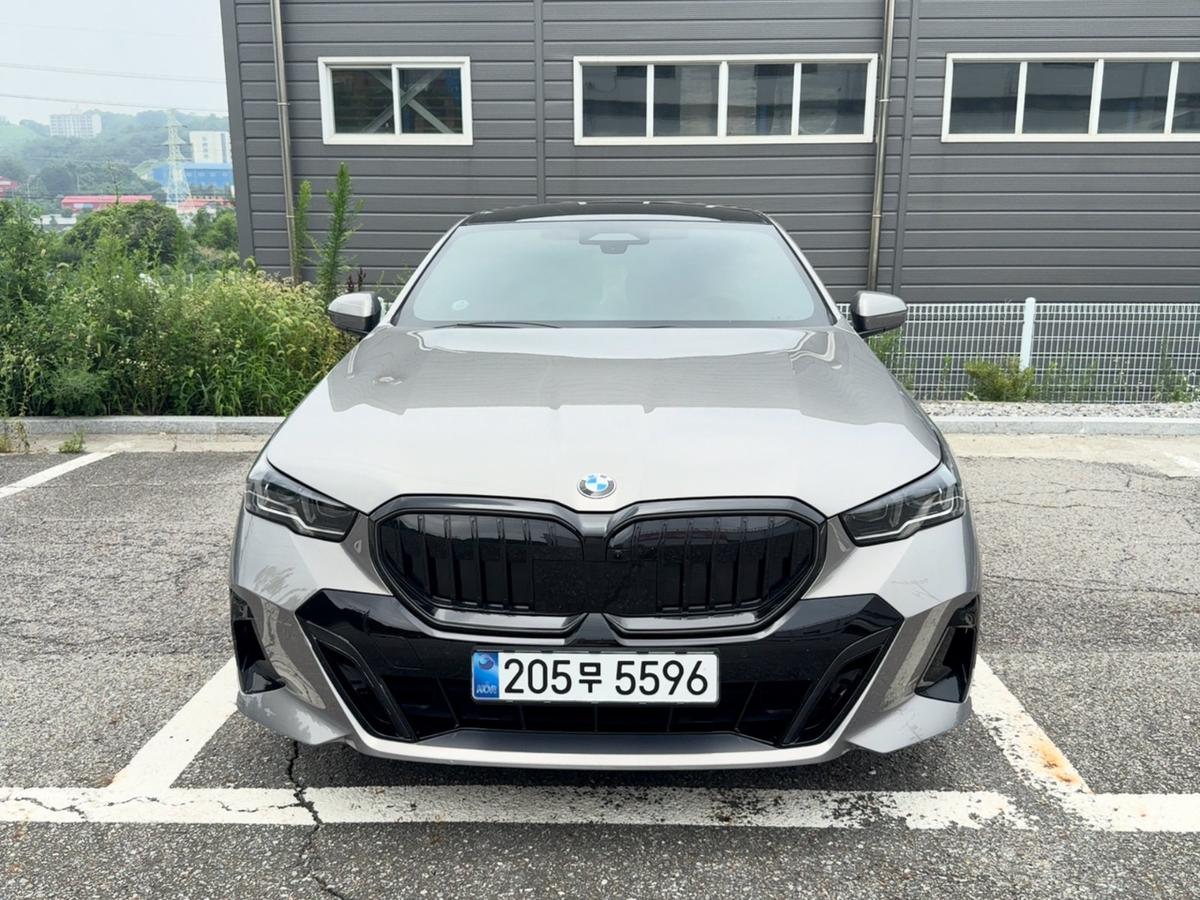BMW 5시리즈 520i M Sport 사진 1