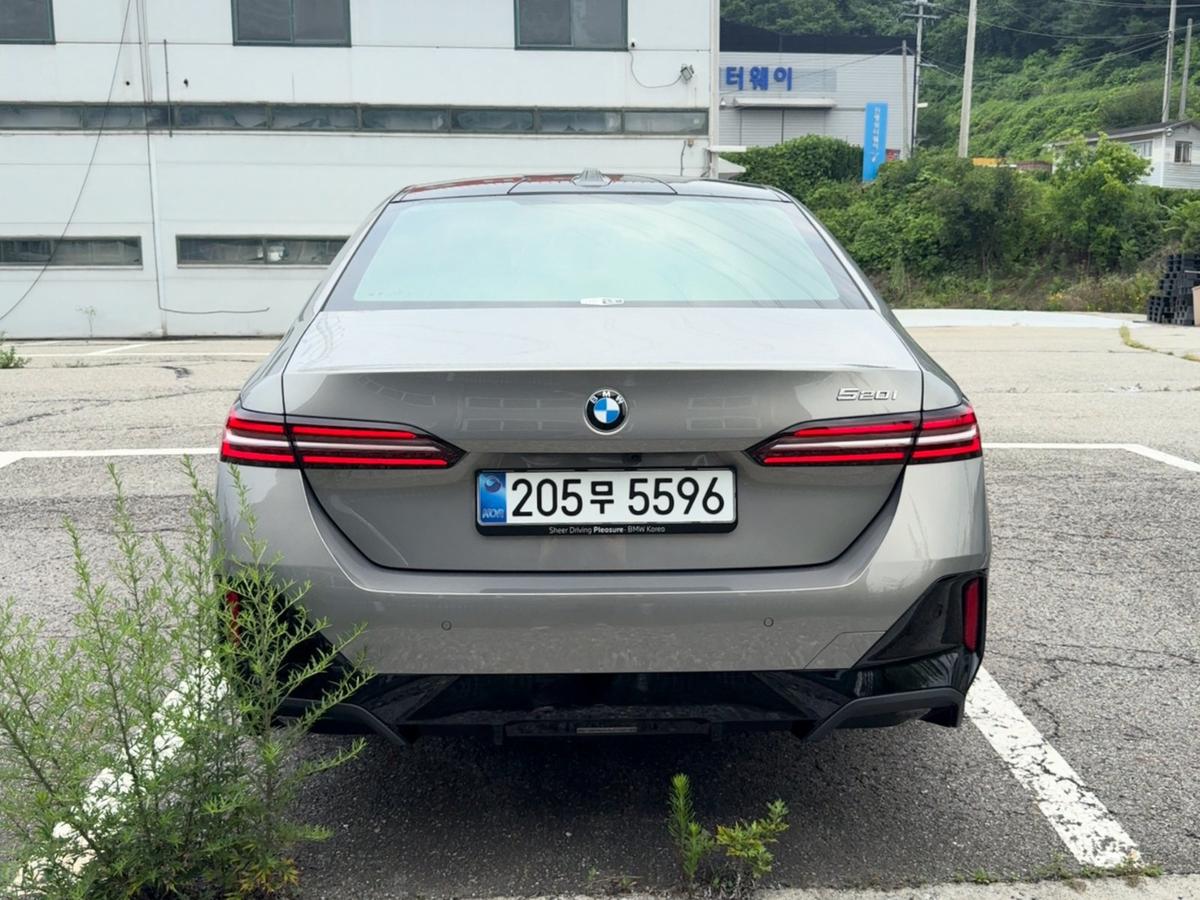 BMW 5시리즈 520i M Sport 사진 5