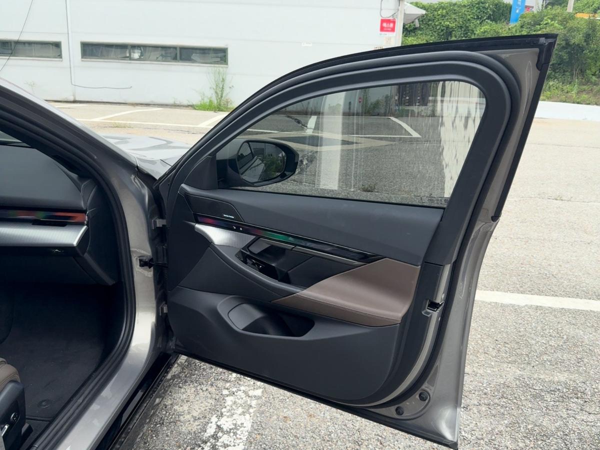BMW 5시리즈 520i M Sport 사진 7
