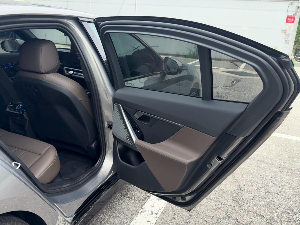 BMW 5시리즈 520i M Sport 사진 8