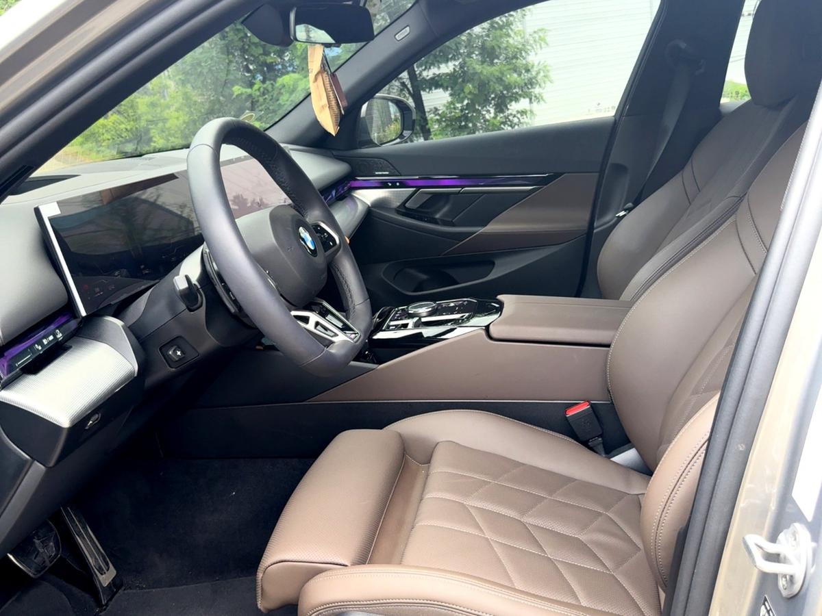BMW 5시리즈 520i M Sport 사진 9