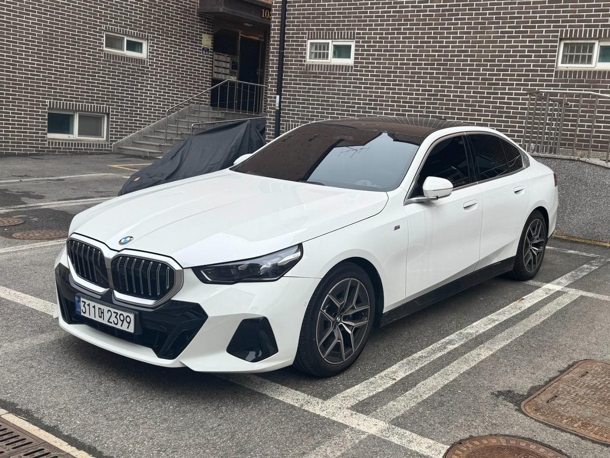 BMW 5시리즈 520i M Sport 사진 2