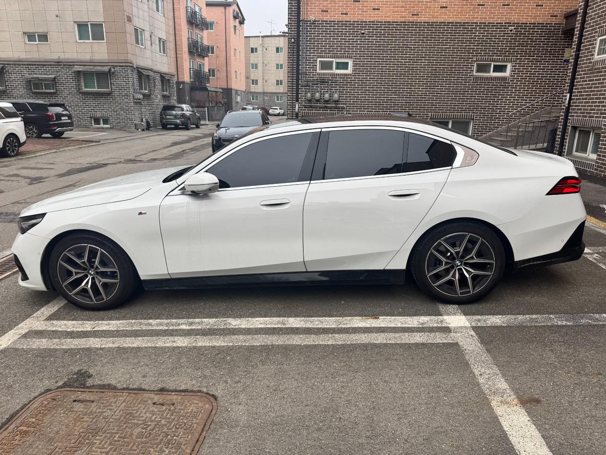 BMW 5시리즈 520i M Sport 사진 3