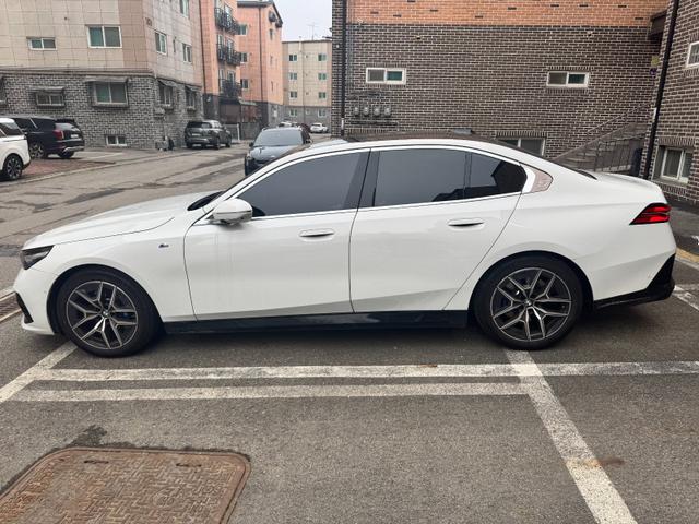 BMW 5시리즈 520i M Sport 사진 3