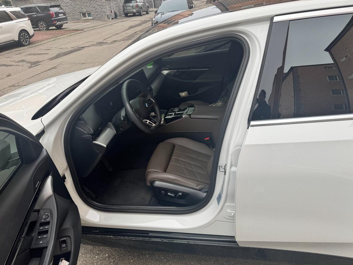 BMW 5시리즈 520i M Sport 사진 7