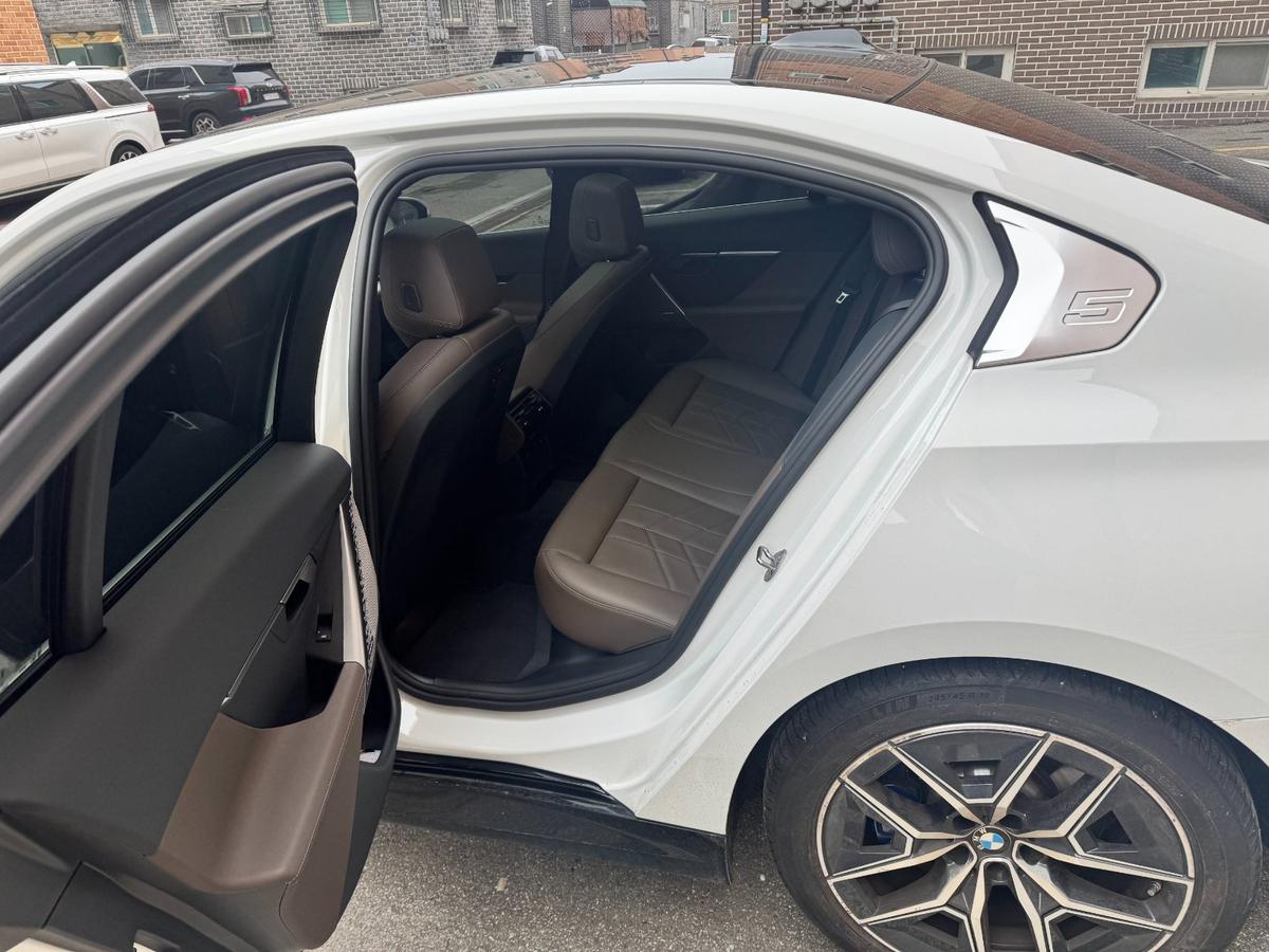 BMW 5시리즈 520i M Sport 사진 8