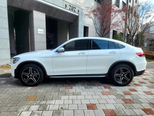 벤츠 GLC 쿠페 300 4MATIC 사진 3