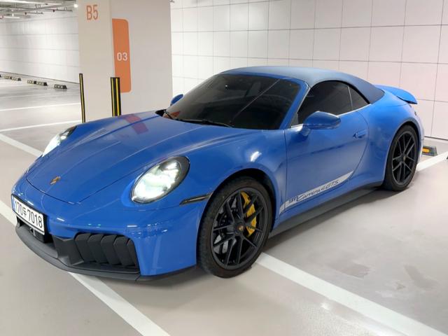 포르쉐 911 카레라 4 GTS 카브리올레 사진 2