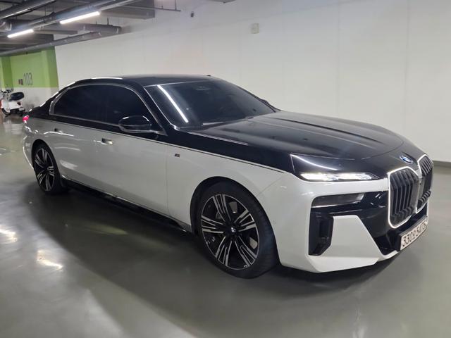 BMW 7시리즈 750e xDrive M 스포츠 사진 2