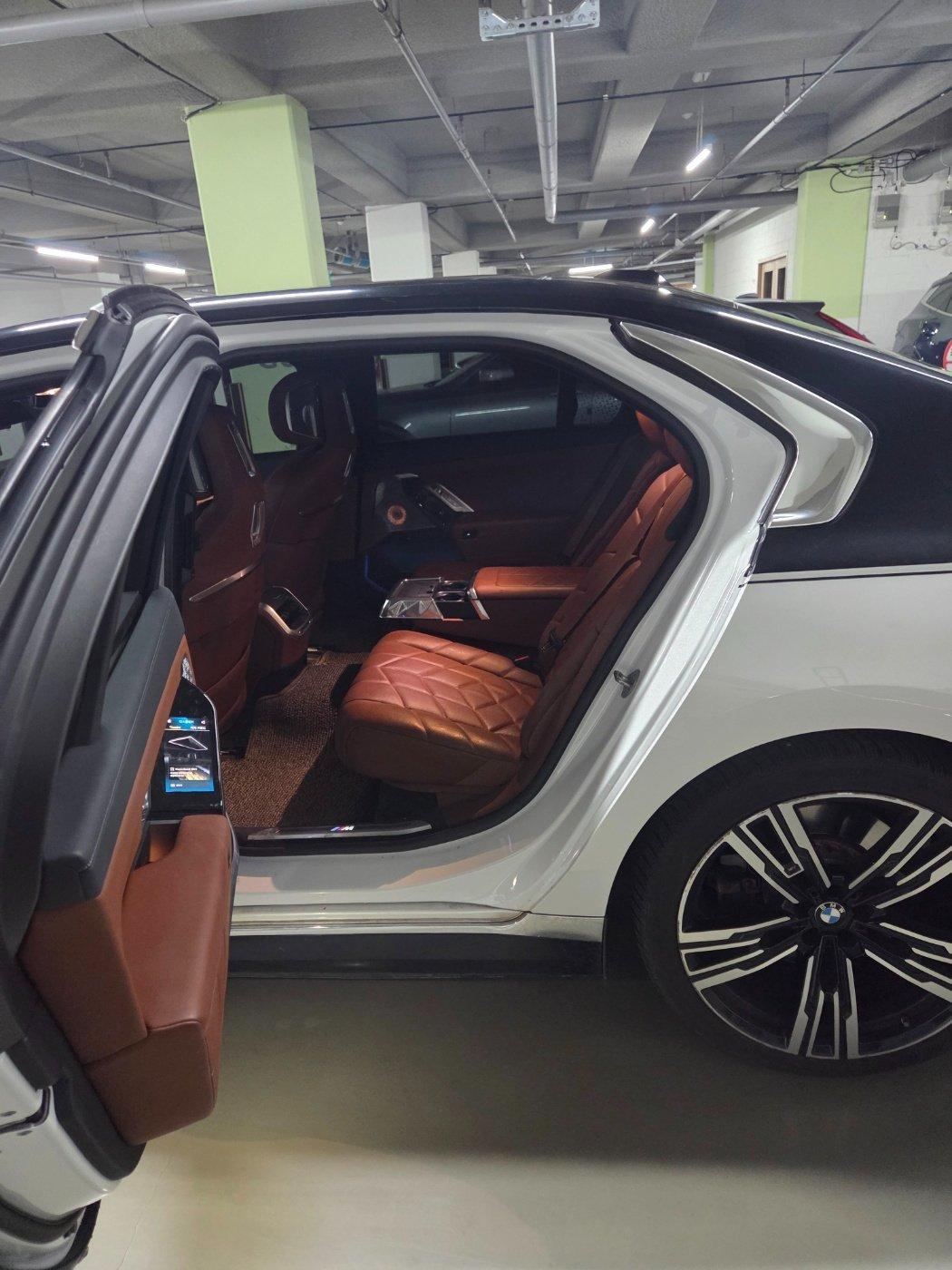 BMW 7시리즈 750e xDrive M 스포츠 사진 10