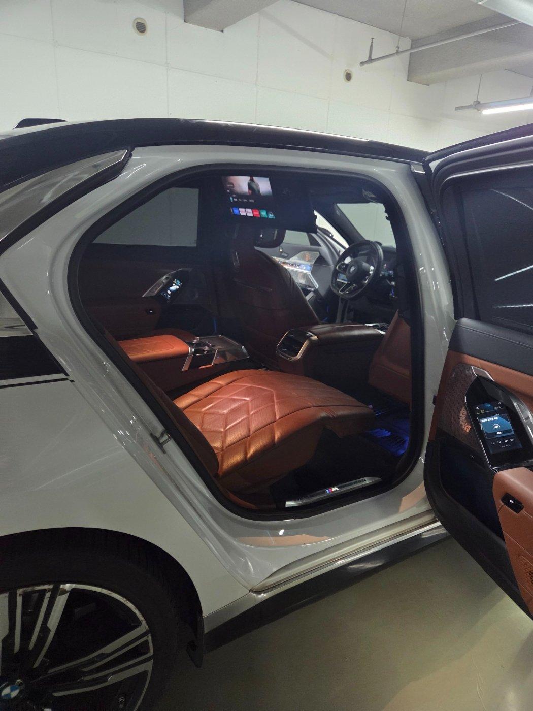 BMW 7시리즈 750e xDrive M 스포츠 사진 11