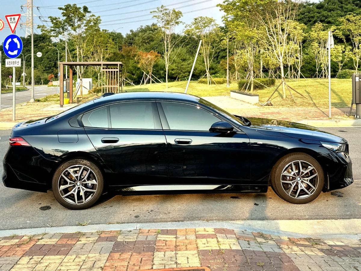 BMW 5시리즈 520i M Sport 사진 3
