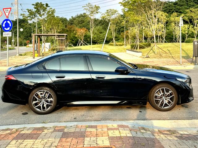 BMW 5시리즈 520i M Sport 사진 3