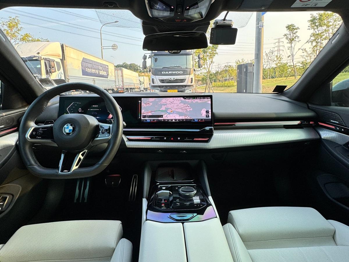 BMW 5시리즈 520i M Sport 사진 11
