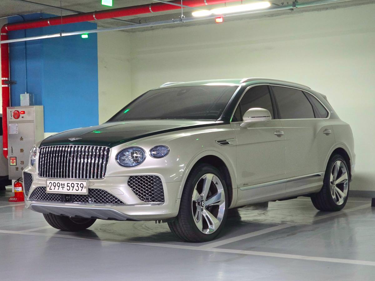 벤틀리 벤테이가 4.0 V8 EWB 퍼스트 에디션 사진 1