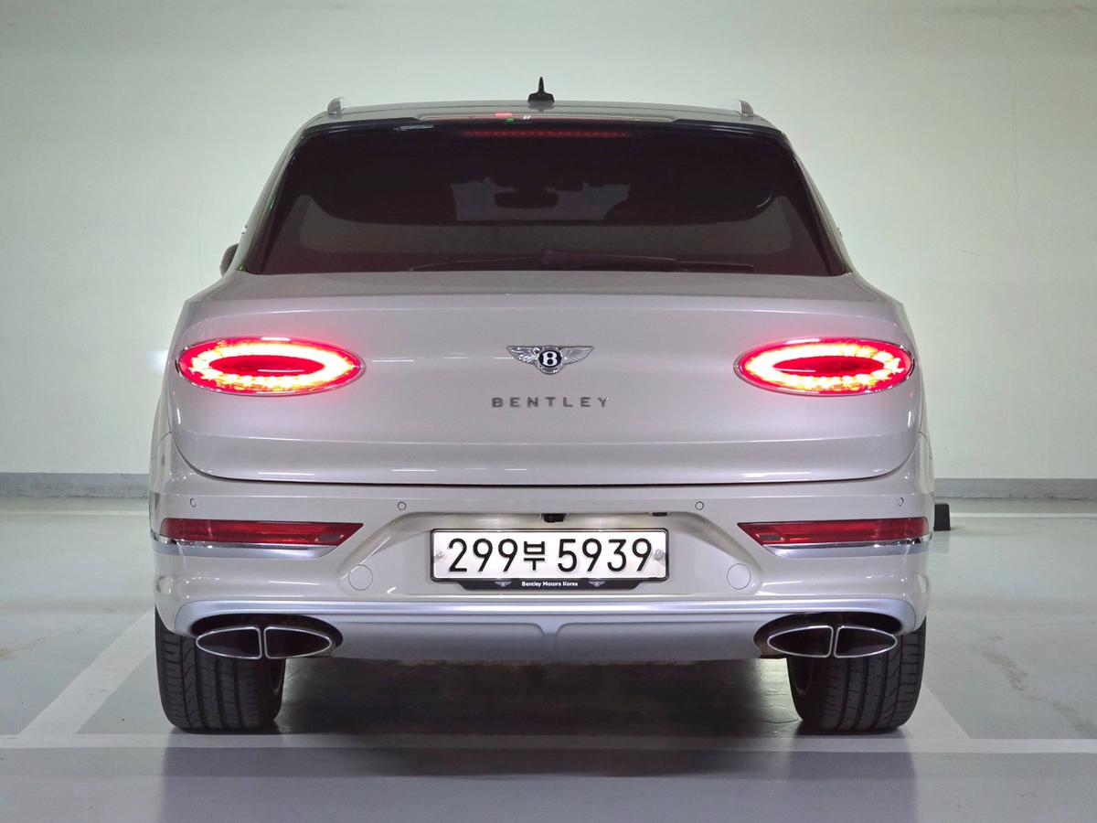 벤틀리 벤테이가 4.0 V8 EWB 퍼스트 에디션 사진 4