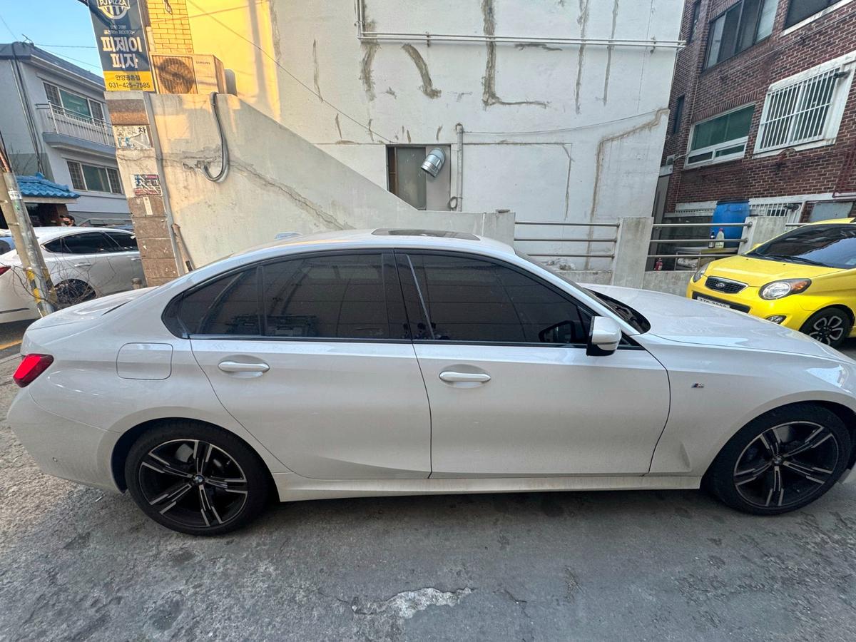 BMW 3시리즈 320i M Sport 사진 3