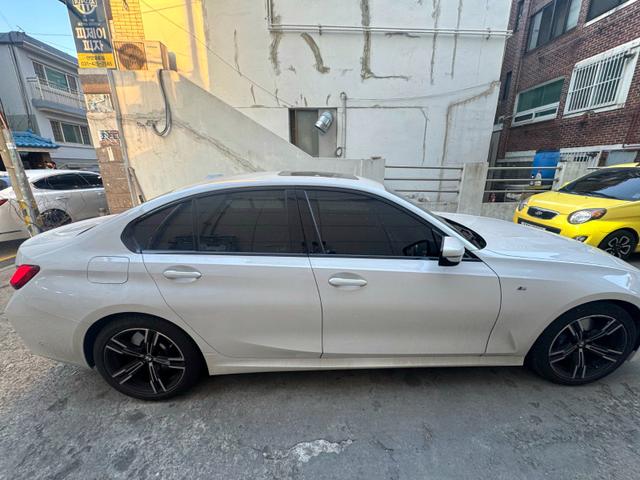 BMW 3시리즈 320i M Sport 사진 3