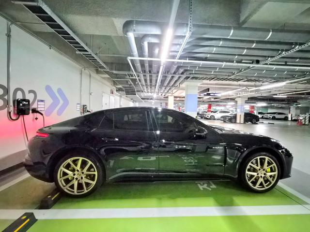 포르쉐 파나메라 하이브리드 2.9 AWD E-하이브리드 사진 3