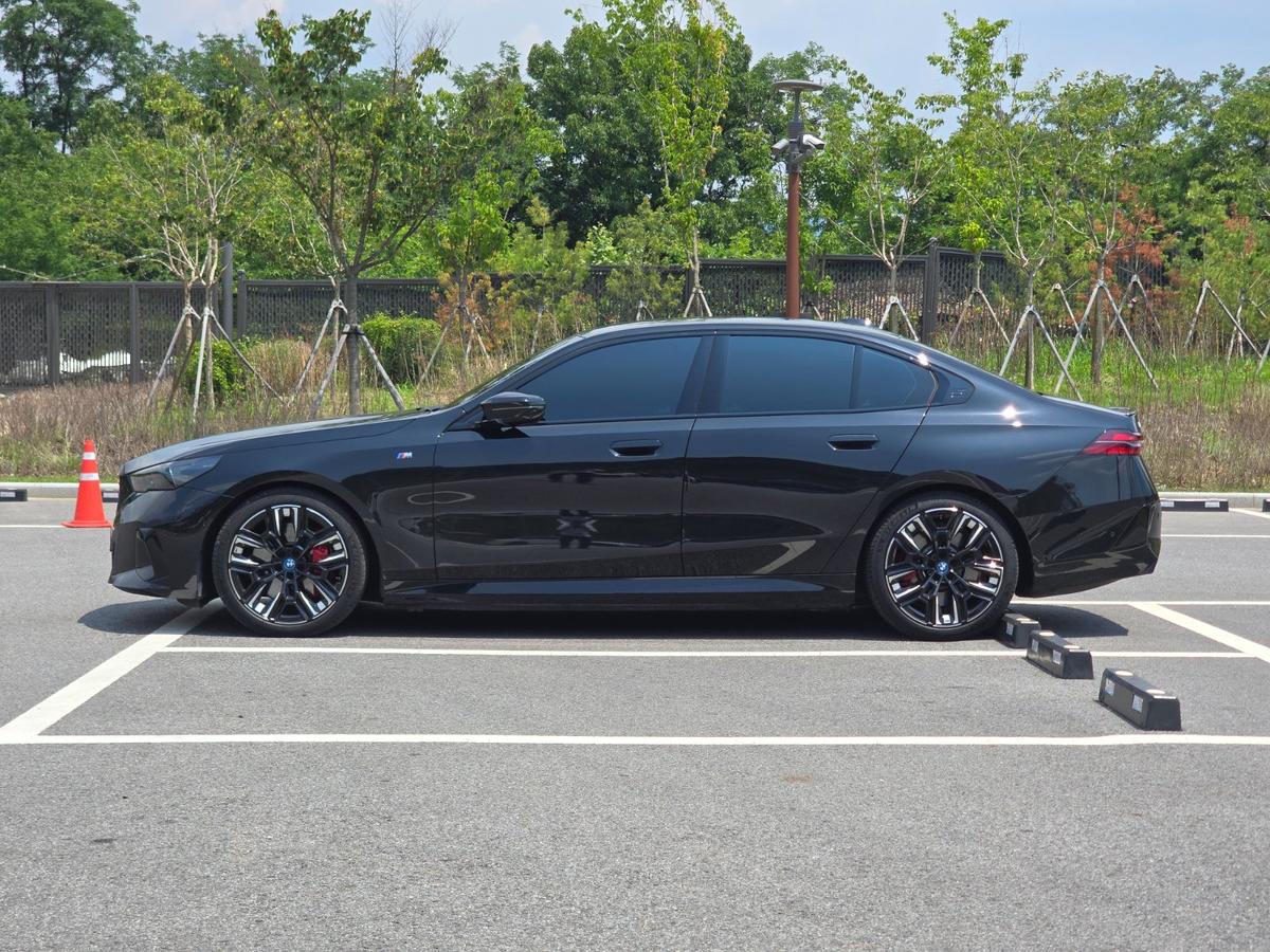 BMW i5 M M60 xDrive Pro 사진 2