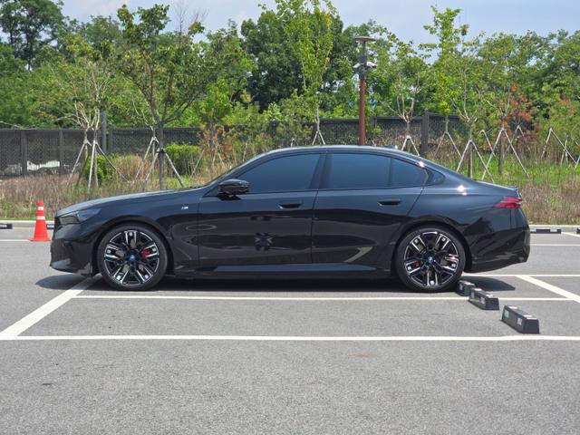 BMW i5 M M60 xDrive Pro 사진 2