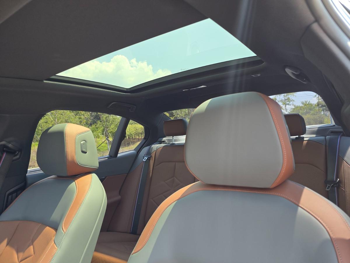 BMW i5 M M60 xDrive Pro 사진 16