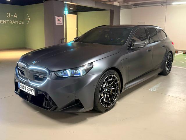 BMW M5 투어링 기본 사진 2