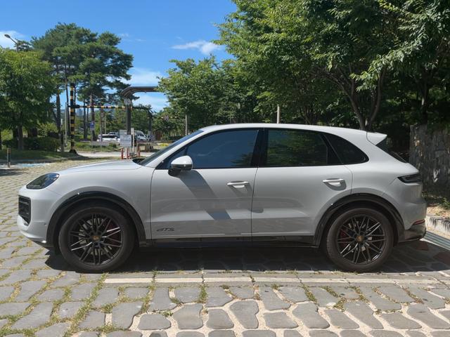 포르쉐 카이엔 GTS 4.0 사진 3