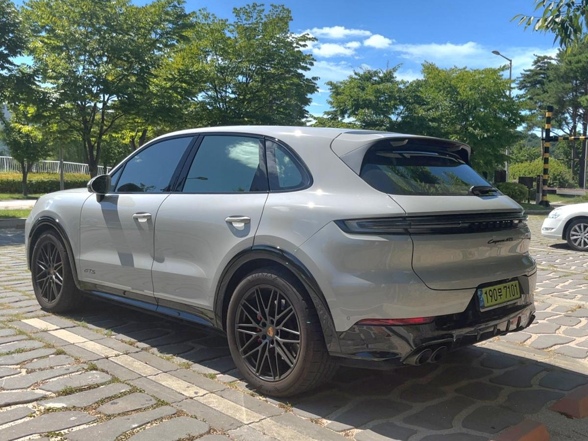포르쉐 카이엔 GTS 4.0 사진 4