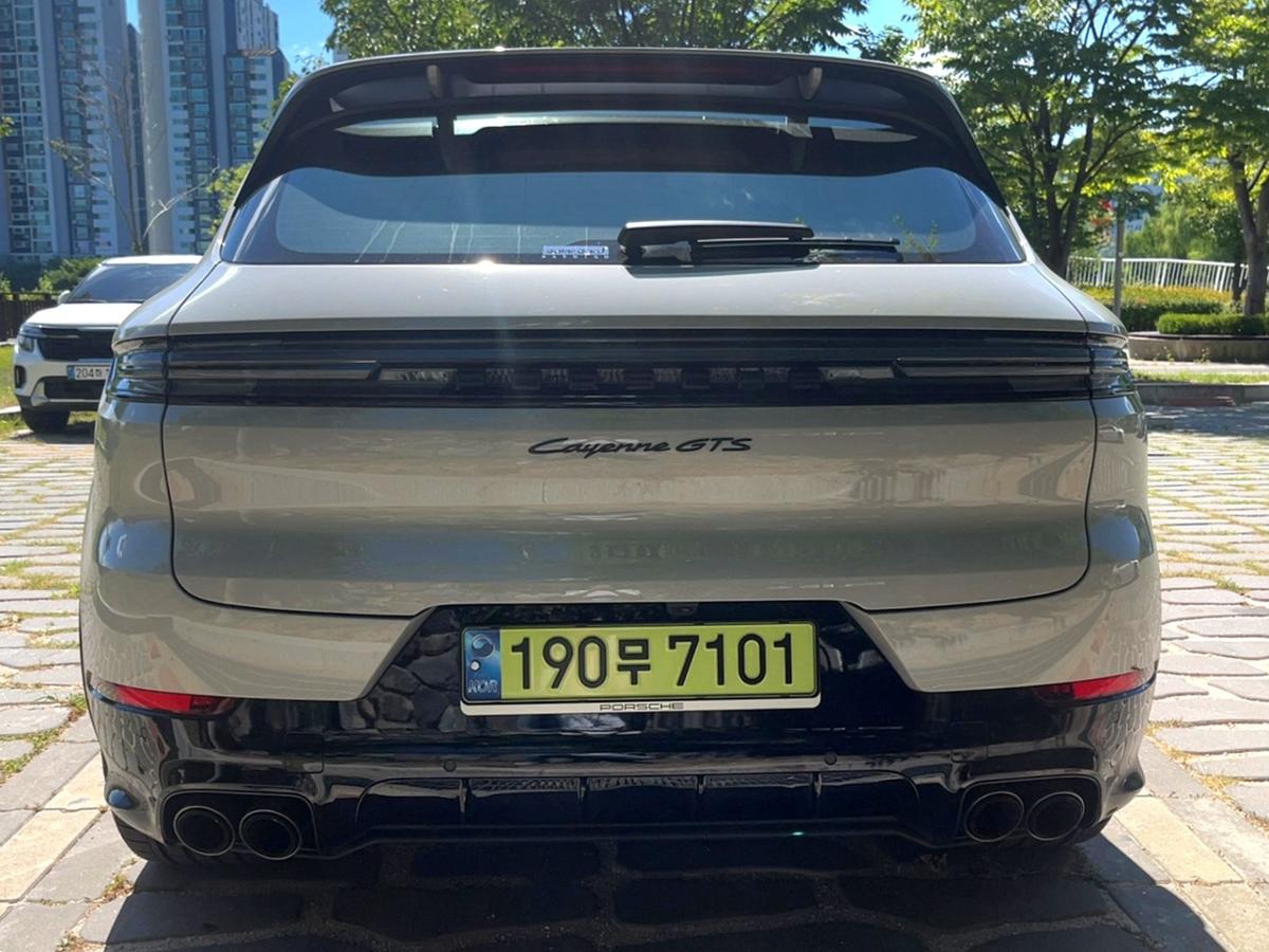 포르쉐 카이엔 GTS 4.0 사진 5