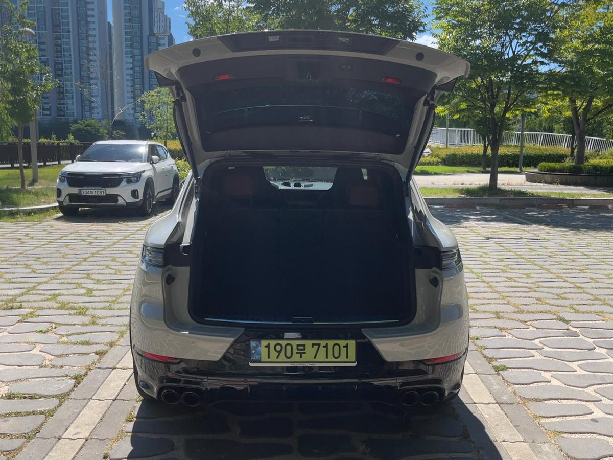 포르쉐 카이엔 GTS 4.0 사진 6