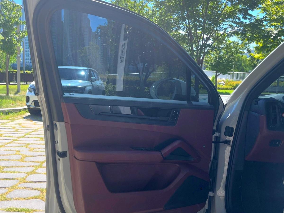 포르쉐 카이엔 GTS 4.0 사진 7
