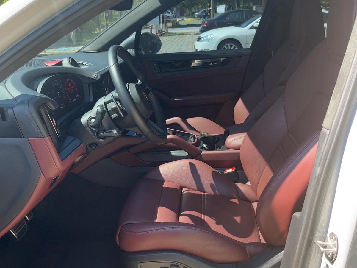 포르쉐 카이엔 GTS 4.0 사진 8