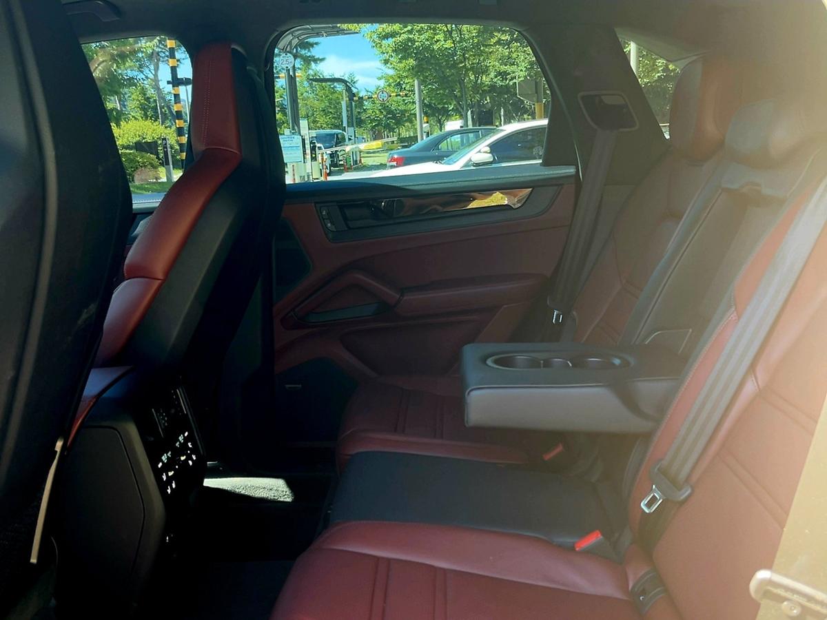 포르쉐 카이엔 GTS 4.0 사진 9