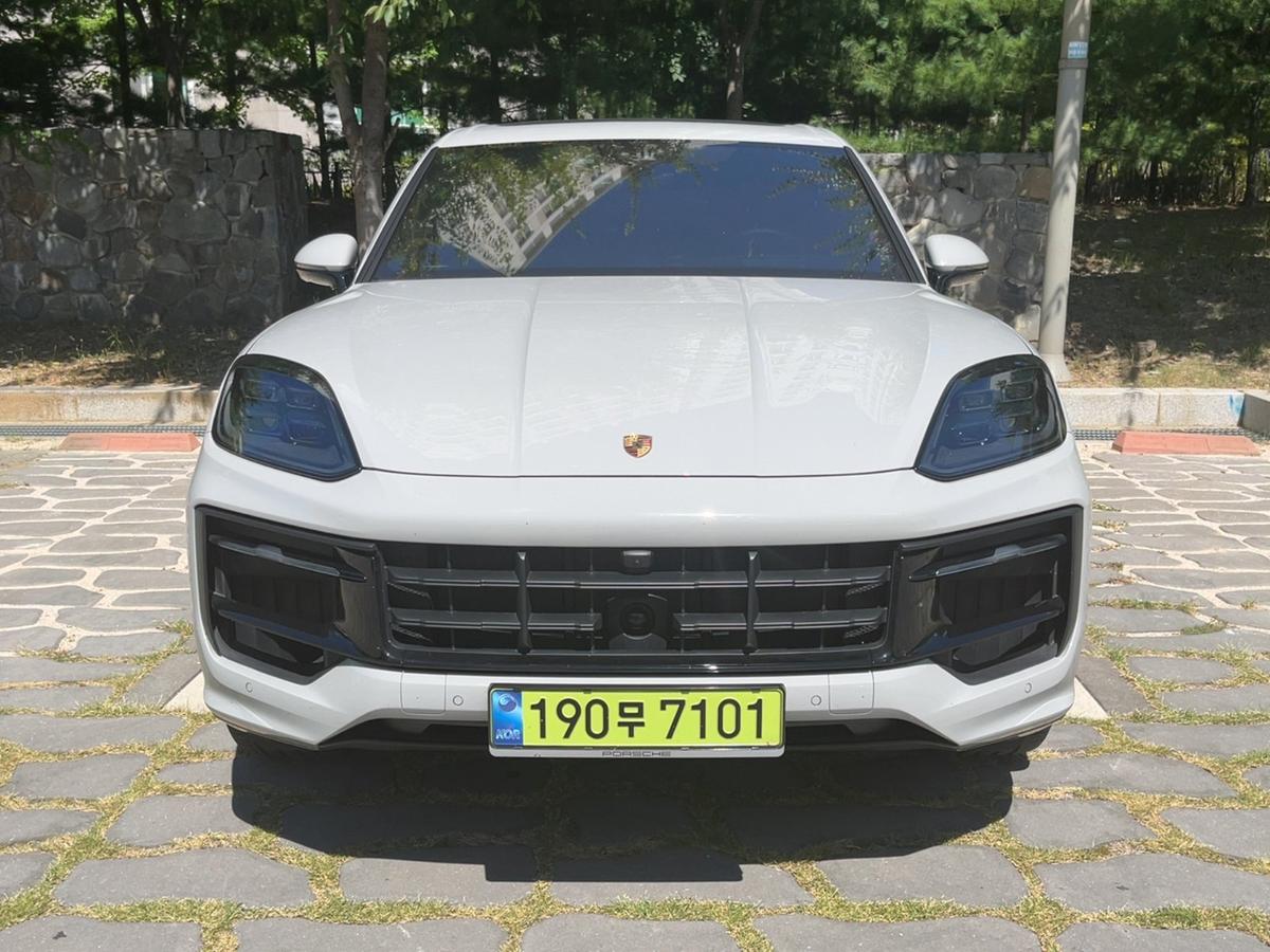 포르쉐 카이엔 GTS 4.0 사진 1