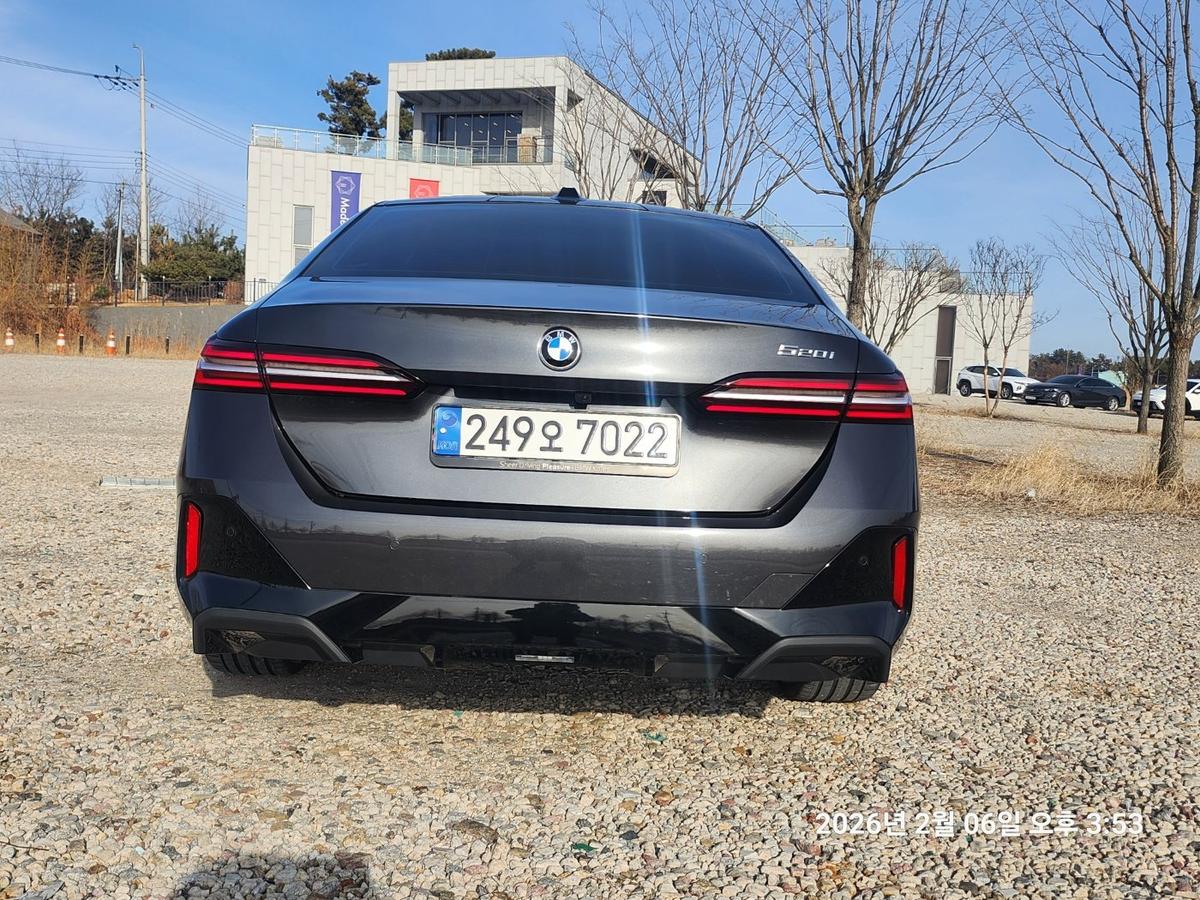BMW 5시리즈 520i M Sport 사진 8