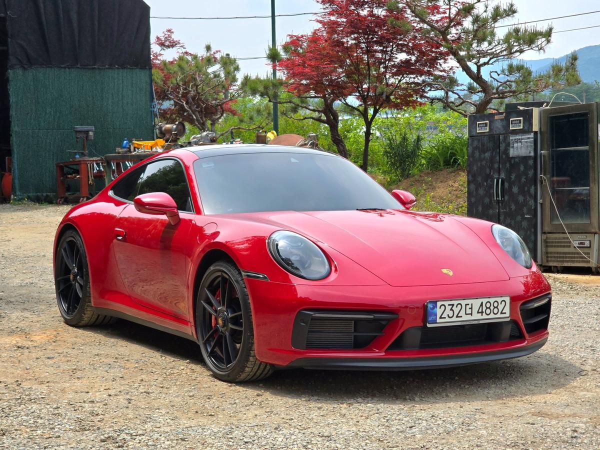 포르쉐 911 카레라 4 GTS 사진 2