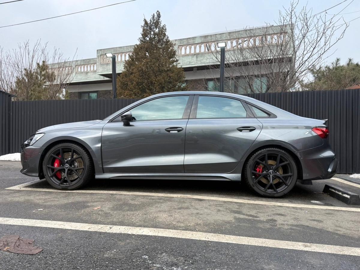 아우디 RS3 2.5 TFSI 콰트로 카본 에디션 사진 3