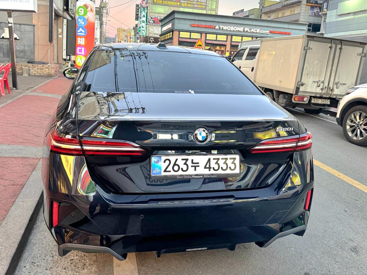 BMW 5시리즈 520i M Sport 사진 5