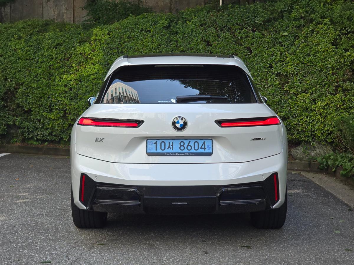 BMW iX xDrive60 M Sport Pro Package 사진 4