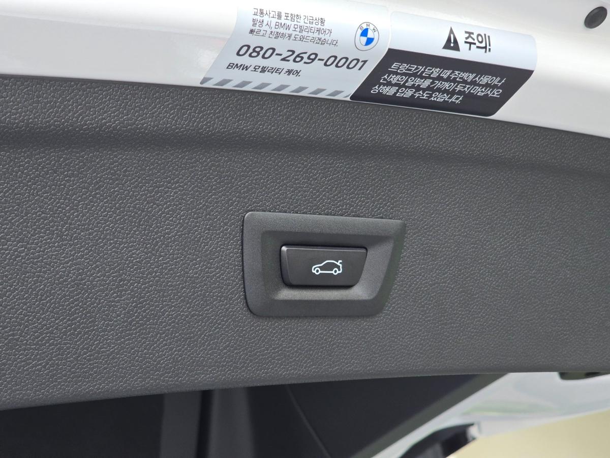 BMW iX xDrive60 M Sport Pro Package 사진 20