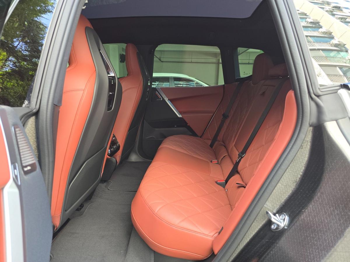 BMW iX xDrive60 M Sport Pro Package 사진 9