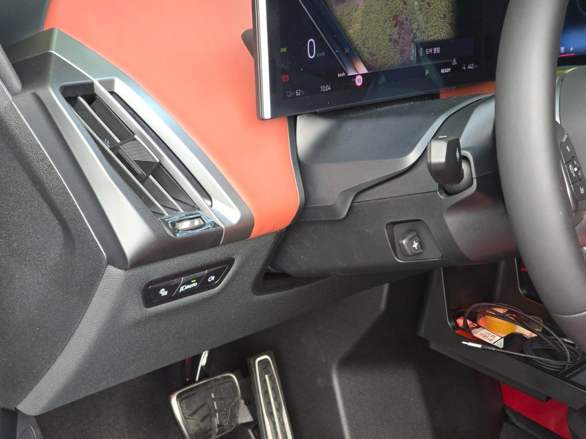 BMW iX xDrive60 M Sport Pro Package 사진 13