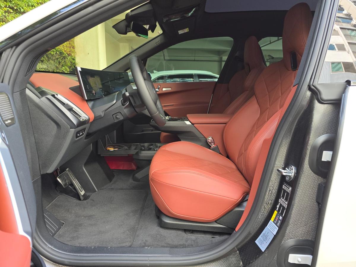 BMW iX xDrive60 M Sport Pro Package 사진 7