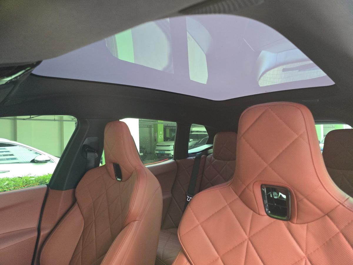BMW iX xDrive60 M Sport Pro Package 사진 16
