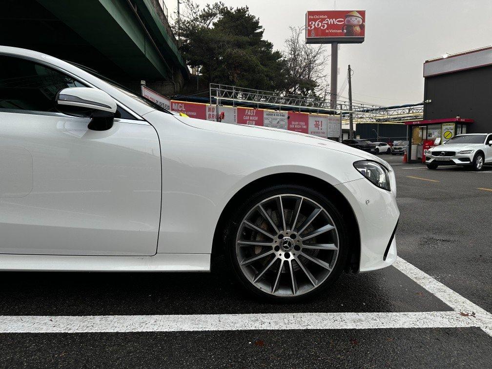 벤츠 E클래스 450 4MATIC 쿠페 사진 9